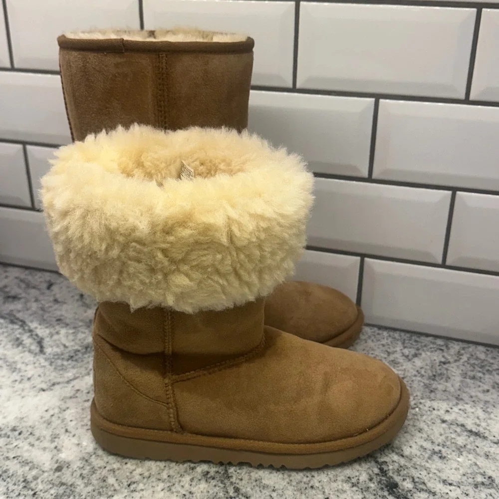 UGG Kids 4 Classic Tall II Boots Chestnut Suede Shearling 1017713K Winter Cozy